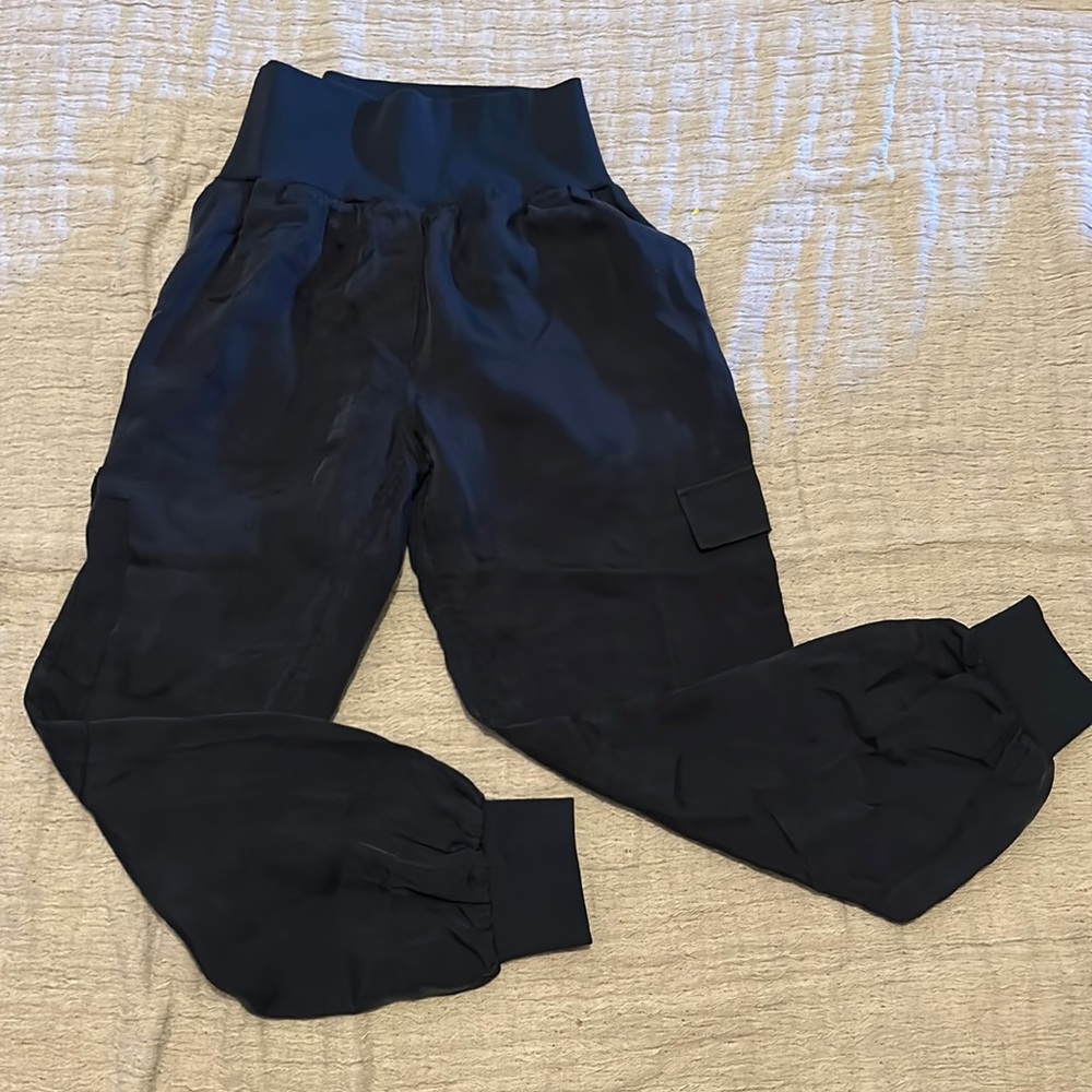 5 a. 7 Navy blue pants (X-Small)